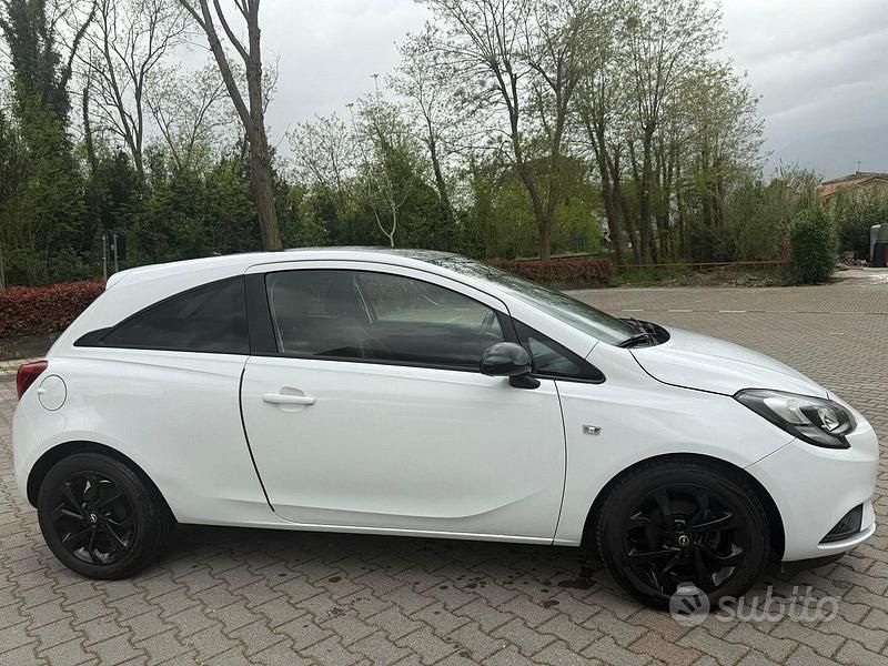 Usata Opel Corsa 90 CV (66 kW) 2016 Nero Utilitaria