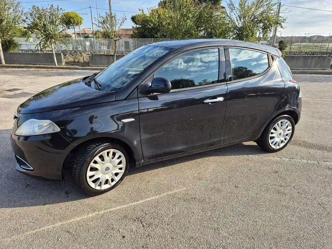 Usata Lancia Ypsilon Silver 69 CV (50 kW) 2012 Utilitaria