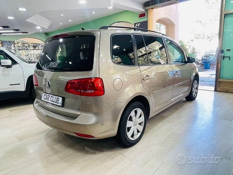 Usata VW Touran Highline 105 CV (77 kW) 2015 Oro Monovolume