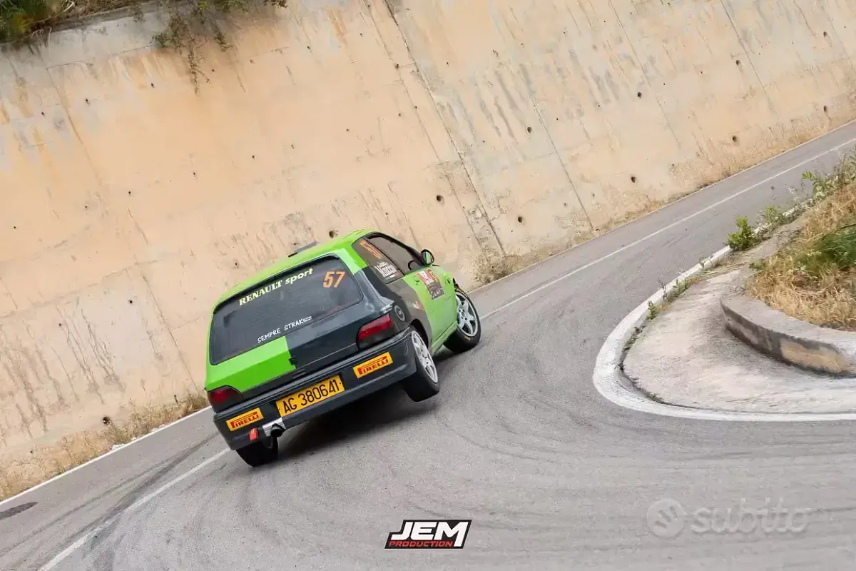 Usata Renault Clio 147 CV (108 kW) 1993 Verde Utilitaria