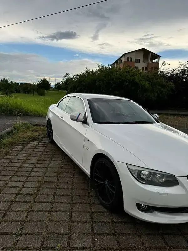 Usata BMW 330 Cabriolet Efficient Dynamics 245 CV (180 kW) 2011 Bianco Cabrio