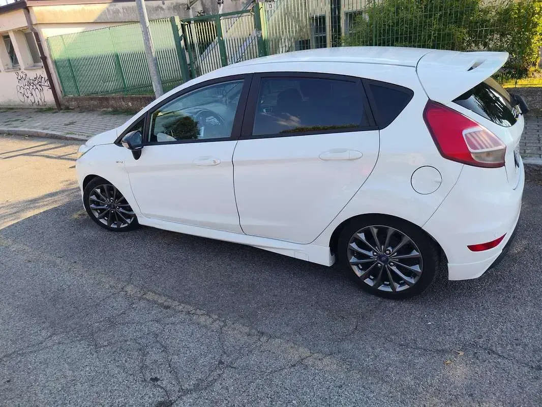 Usata Ford Fiesta ST-Line 101 CV (74 kW) 2017 Utilitaria
