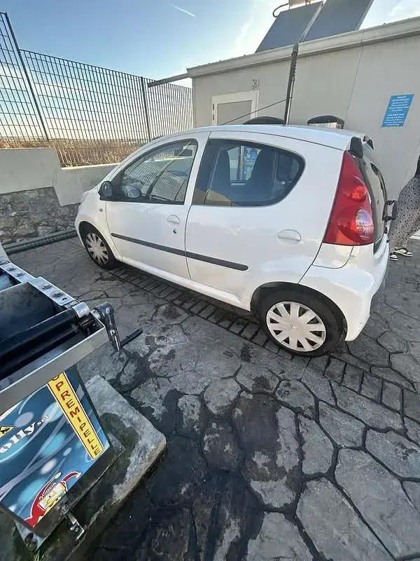 Usata Peugeot 107 Allure 68 CV (50 kW) 2010 Utilitaria