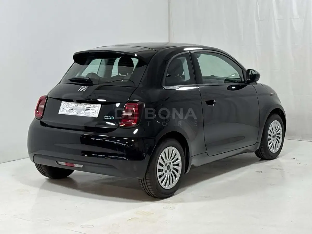 Nuova Fiat 500e Tech 86 kW (118 CV) 2025 Nero cinema Berlina