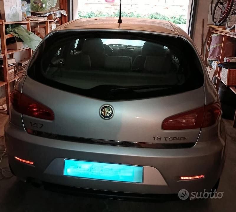 Usata Alfa Romeo 147 116 CV (85 kW) 2005 Grigio Utilitaria