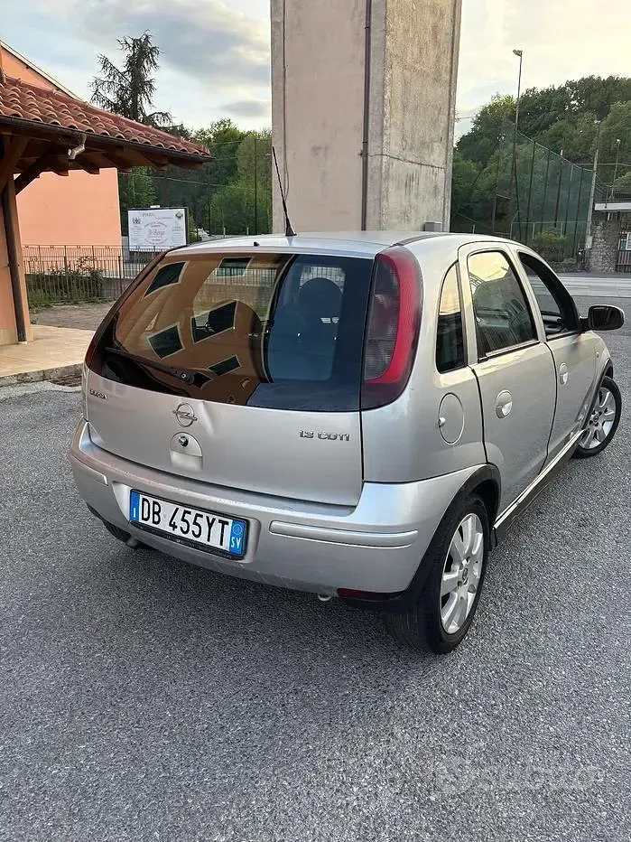 Używany Opel Corsa Club 69 KM (50 kW) 2006 Szary Hatchback