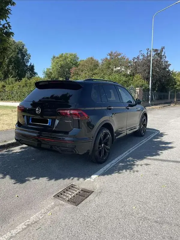 Usata VW Tiguan R-line 320 CV (235 kW) 2023 Nero SUV