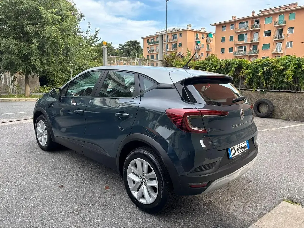 Usata Renault Captur Techno 101 CV (74 kW) 2023 Grigio SUV