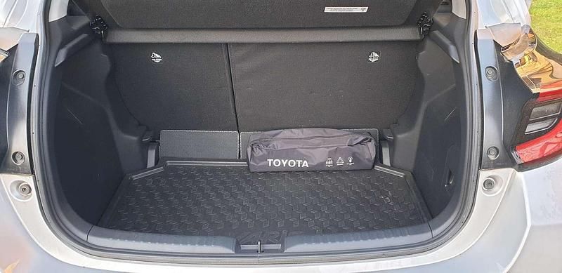 Usata Toyota Yaris Hybrid Trend 116 CV (85 kW) 2021 Berlina