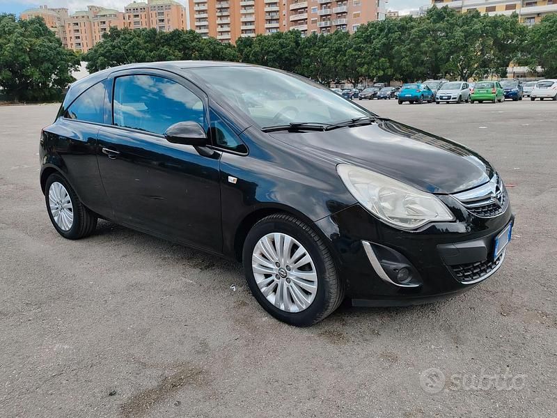 Usata Opel Corsa 75 CV (55 kW) 2012 Nero Utilitaria