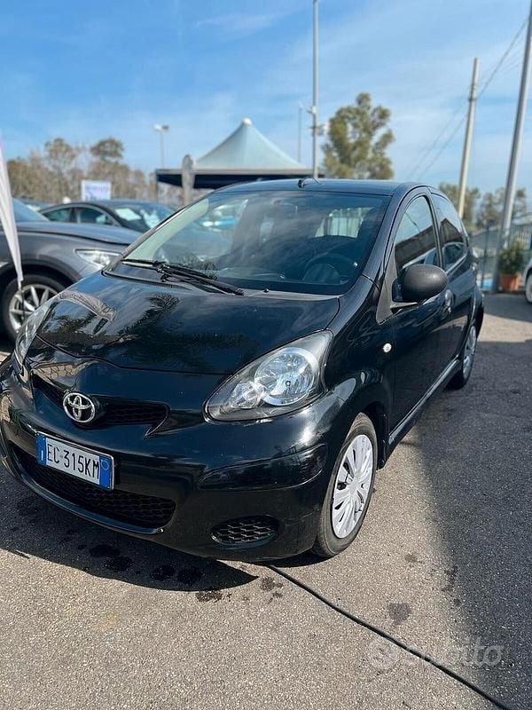 Usata Toyota Aygo Connect Style 68 CV (50 kW) 2010 Nero Utilitaria
