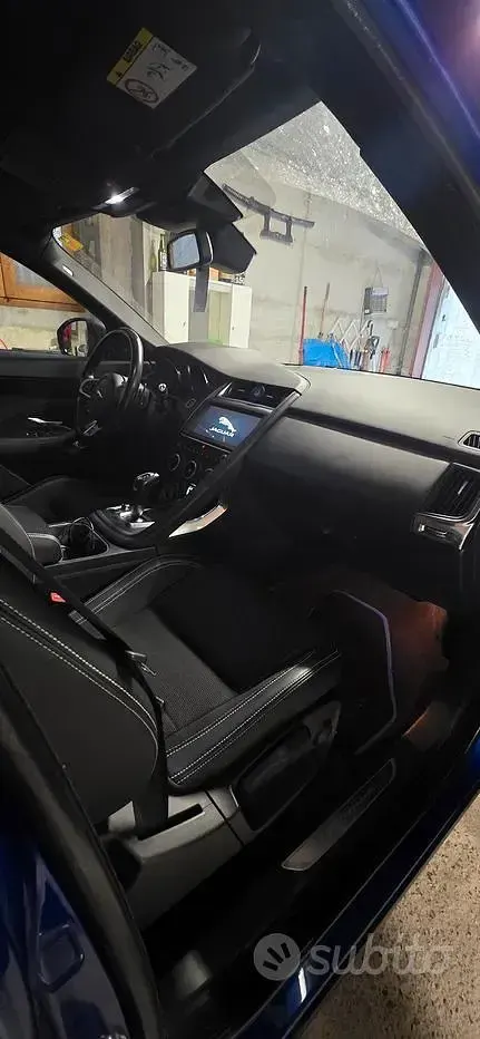 Usata Jaguar E-Pace R-Dynamic 150 CV (110 kW) 2022 Bluazzurro SUV