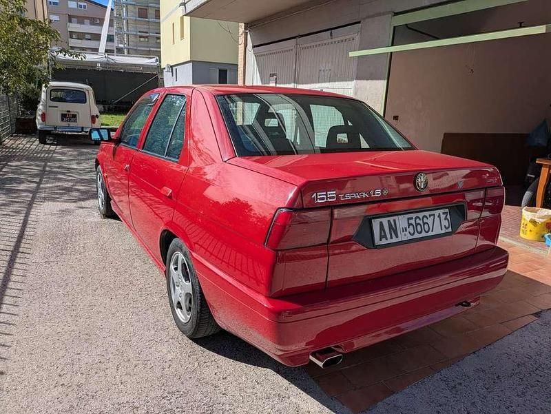 Usata Alfa Romeo 155 126 CV (92 kW) 1992 Rosso Berlina