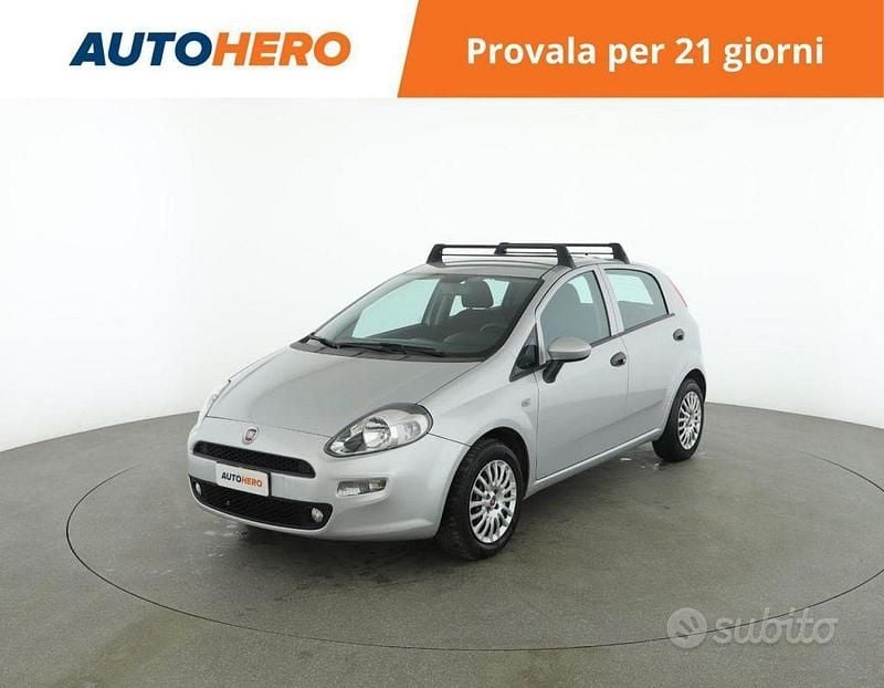 Grigio Usata 2017 Fiat Punto Street Tre volumi | 7099 € (Buon prezzo) - Immagine 1/2