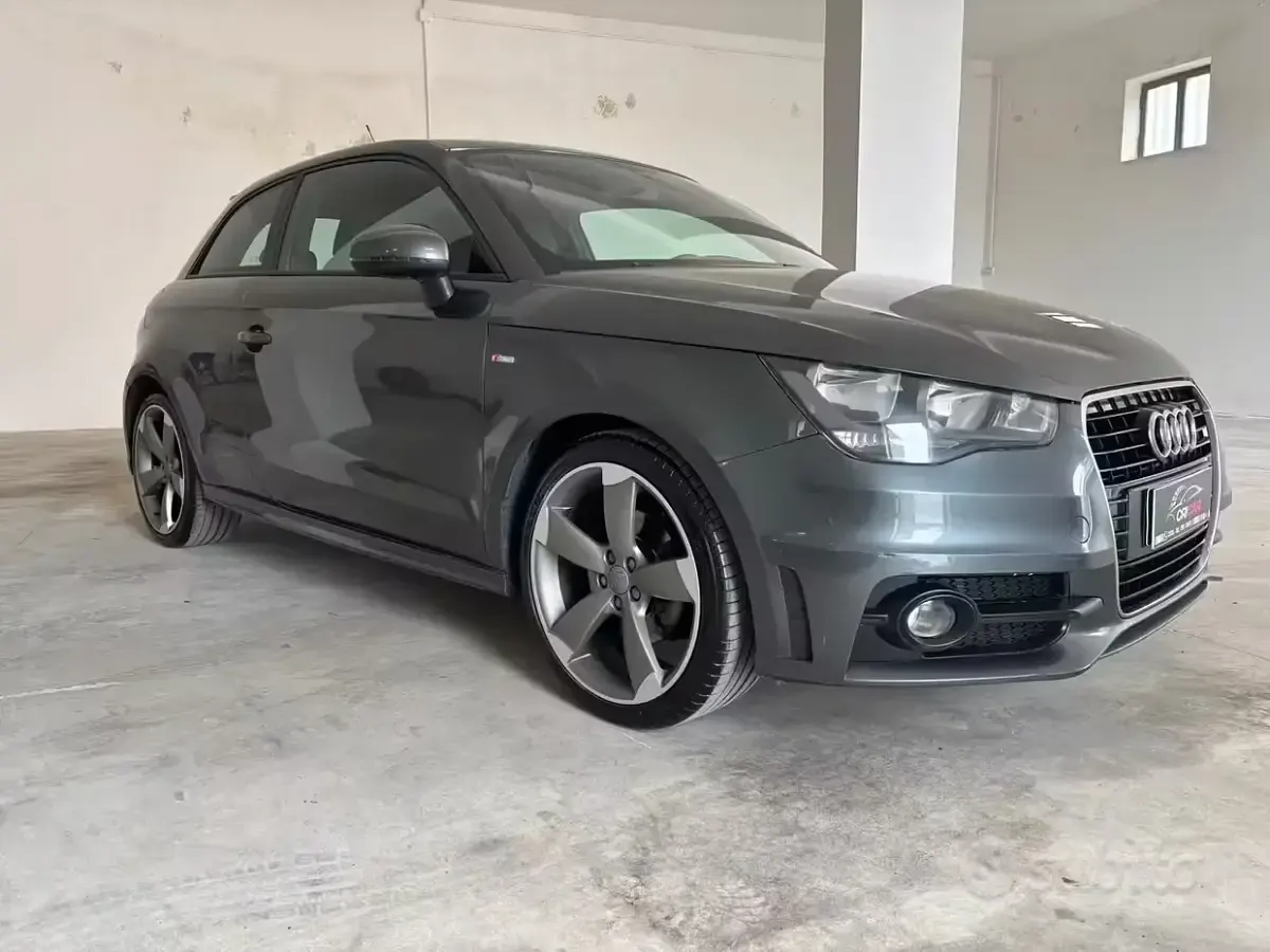 Usata Audi A1 Ambition 105 CV (77 kW) 2011 Grigio Utilitaria