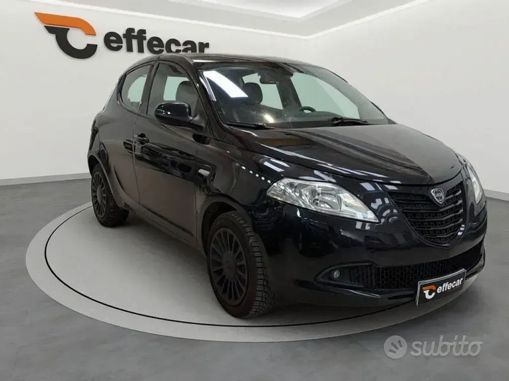 Usata Lancia Ypsilon 69 CV (50 kW) 2015 Nero Utilitaria