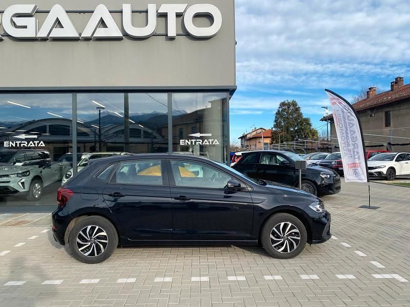 Usata VW Polo Life 95 CV (69 kW) 2023 Viola Utilitaria