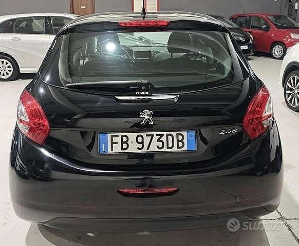 Usata Peugeot 208 68 CV (50 kW) 2015 Nero Utilitaria
