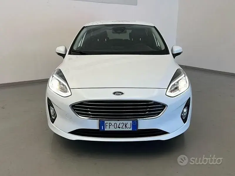 Usata Ford Fiesta 86 CV (63 kW) 2018 Bianco Utilitaria