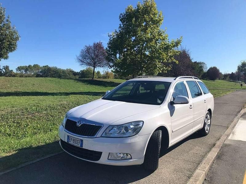 Usata Skoda Octavia Comfort 105 CV (77 kW) 2013 Bianco Station wagon