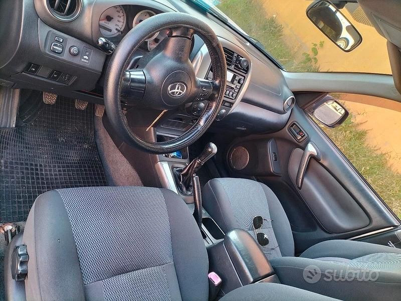 Usata Toyota RAV4 2005 Grigio SUV