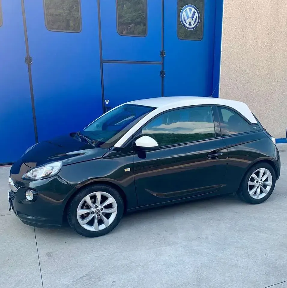 Usata Opel Adam Jam 69 CV (50 kW) 2016 Nero metallizzato Utilitaria