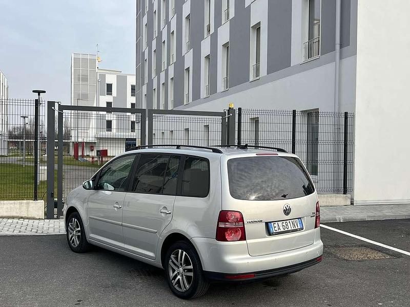 Begagnad VW Touran Highline 150 HK (110 kW) 2010 Minibuss