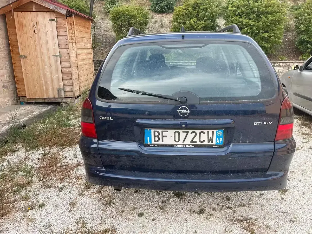 Usata Opel Vectra 101 CV (74 kW) 1999 Bluazzurro Station wagon