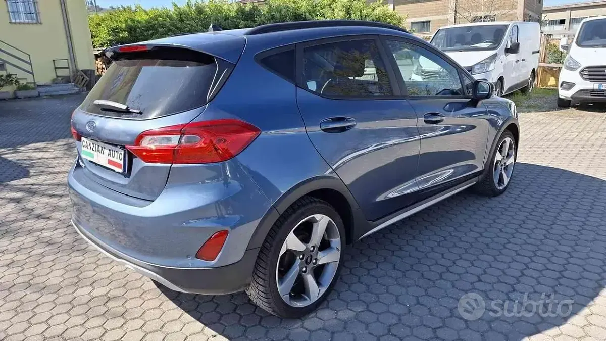 Usata Ford Fiesta Active 101 CV (74 kW) 2019 Blu Utilitaria