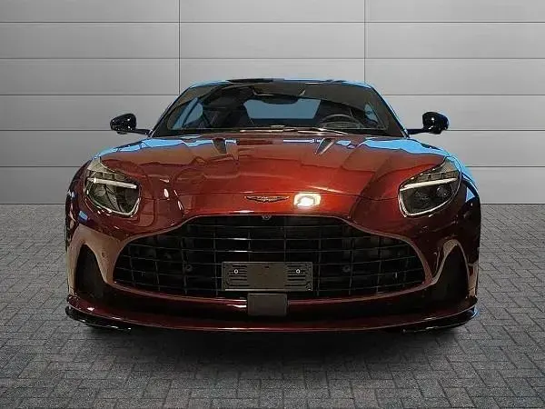 Nuova Aston Martin DB12 680 CV (500 kW) 2026 Liquid crimson Coupé