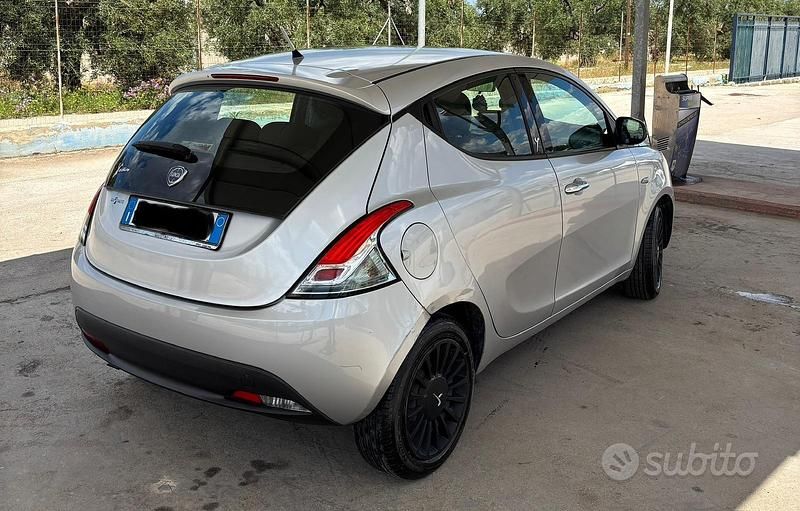 Usata Lancia Ypsilon 95 CV (69 kW) 2011 Grigio Utilitaria