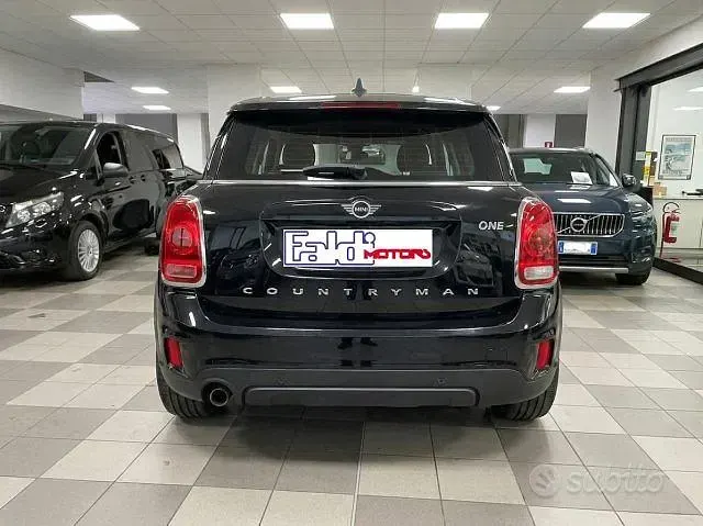 Usata Mini One Countryman Business 102 CV (75 kW) 2019 Nero SUV