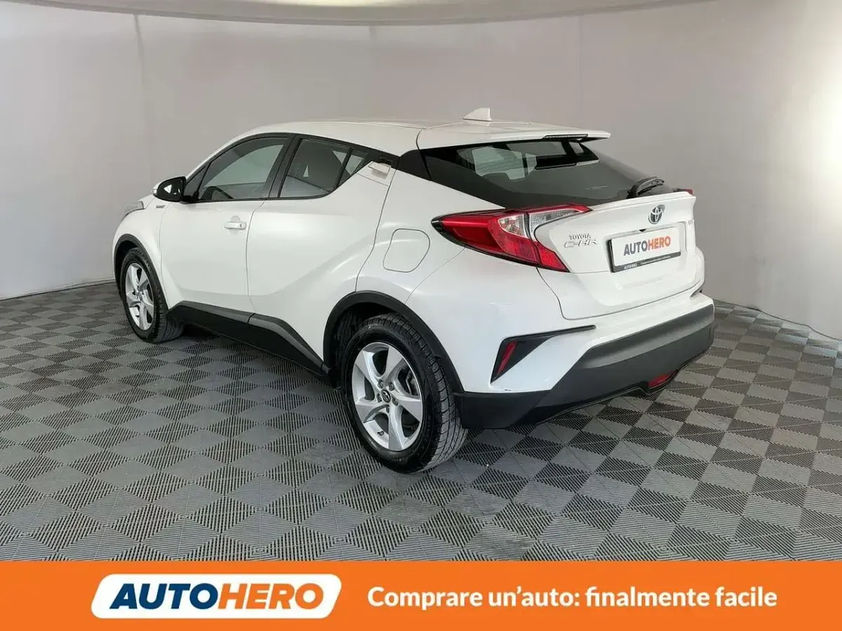 Second-hand Toyota C-HR Active 98 CP (72 kW) 2019 Alb SUV