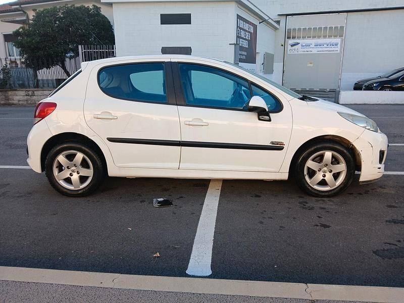 Bianco Usata 2009 Peugeot 207 Tre volumi | 2400 € (Ottimo prezzo) - Immagine 1/4