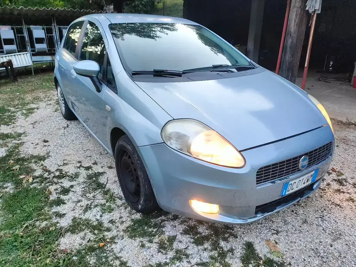 Usata Fiat Grande Punto 95 CV (69 kW) 2006 Grigio Utilitaria