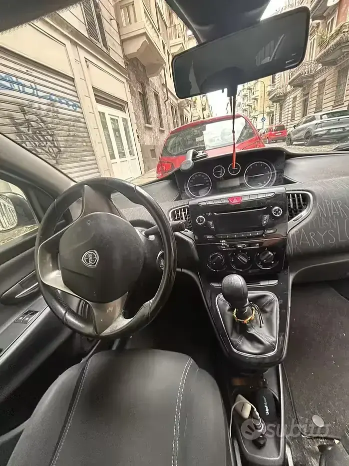Usata Lancia Ypsilon Silver 80 CV (58 kW) 2014 Grigio Utilitaria