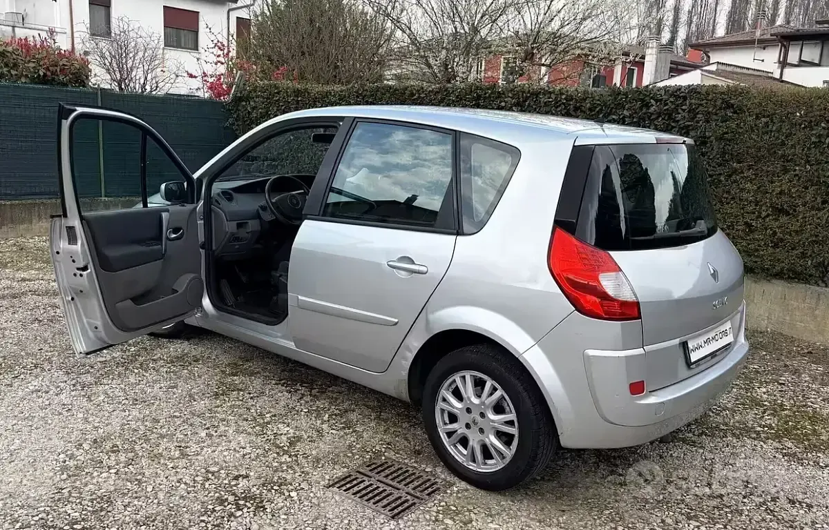 Usata Renault Scenic E-Tech 102 CV (75 kW) 2008 Grigio Monovolume