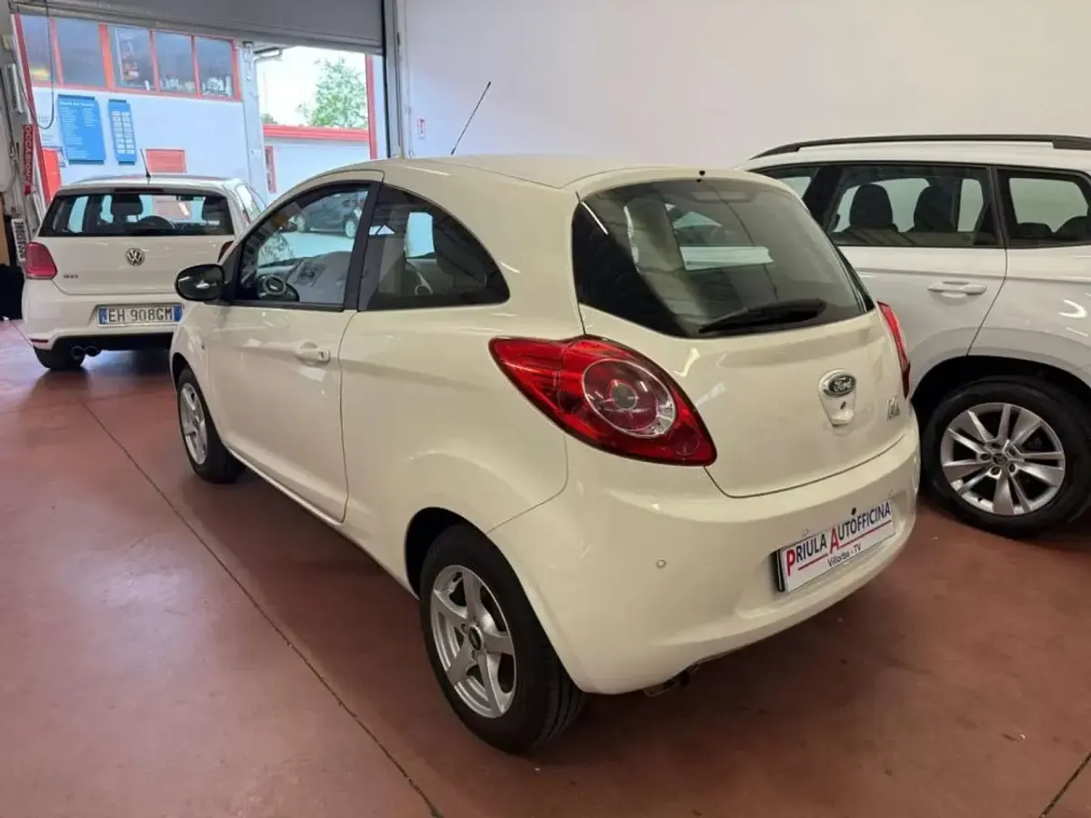 Usata Ford Ka Titanium 69 CV (50 kW) 2012 Bianco Utilitaria