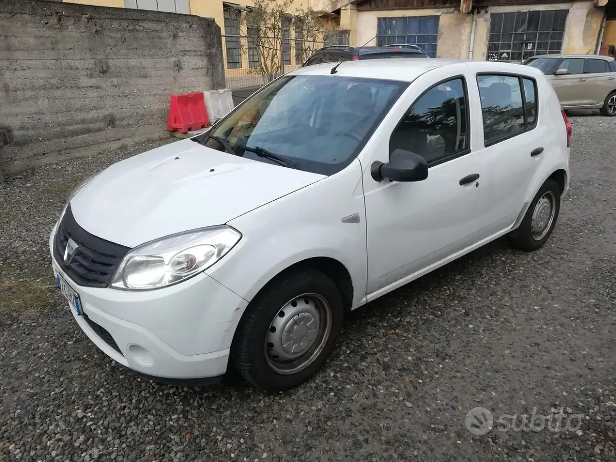 Usata Dacia Sandero 72 CV (52 kW) 2010 Berlina