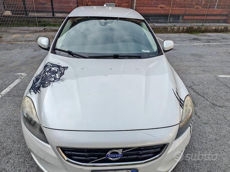 Usata Volvo V40 R-Design Momentum 114 CV (83 kW) 2014 Bianco Berlina