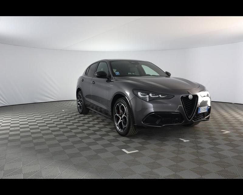 Usata Alfa Romeo Stelvio Veloce 210 CV (154 kW) 2025 Grigio / pastello SUV