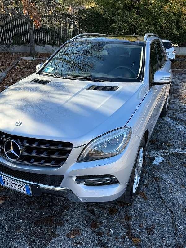 Käytetty Mercedes ML250 204 HP (150 kW) 2015 Hopea Katumaasturi