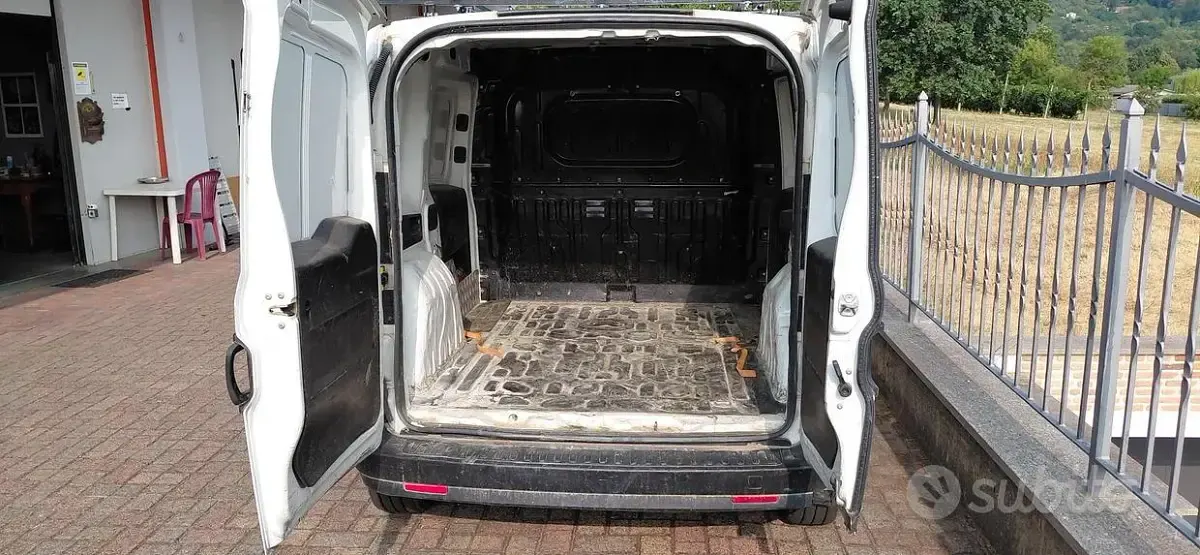 Usata Opel Combo 105 CV (77 kW) 2014 Bianco Monovolume