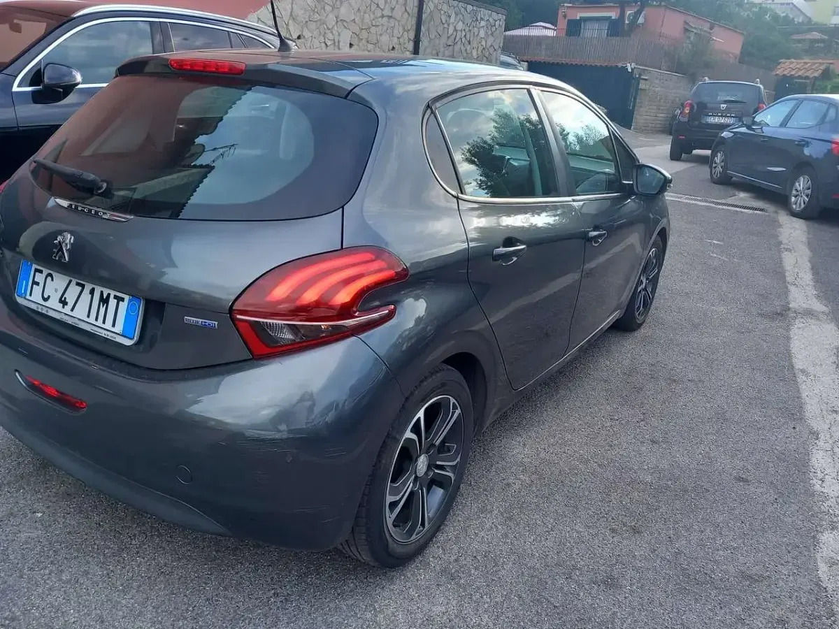 Usata Peugeot 208 Allure 75 CV (55 kW) 2016 Grigio Utilitaria