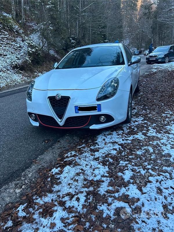 Bianco Usata 2016 Alfa Romeo Giulietta Tre volumi | 9500 € (Buon prezzo) - Immagine 1/4