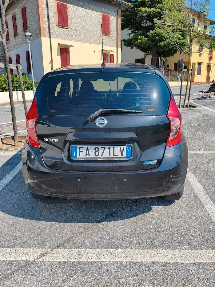 Usata Nissan Note 90 CV (66 kW) 2015 Nero Utilitaria
