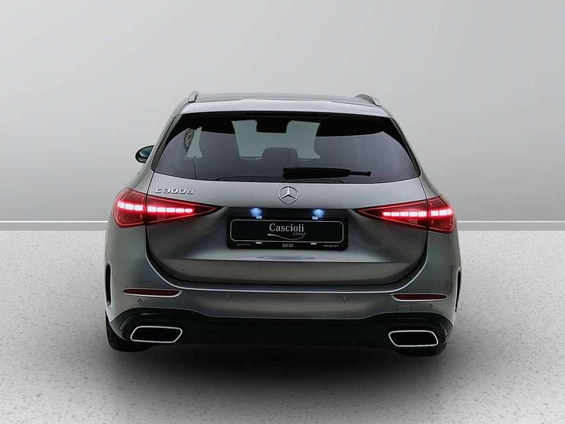Usata Mercedes C300e Premium Plus 265 CV (194 kW) 2022 Argento mojave metallizzato Station wagon