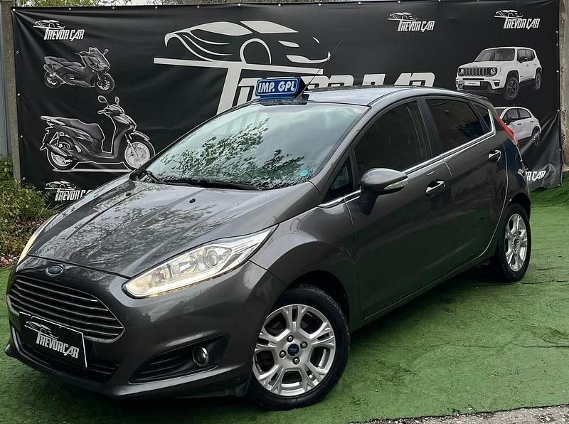 Usata Ford Fiesta 95 CV (69 kW) 2015 Grigio Berlina