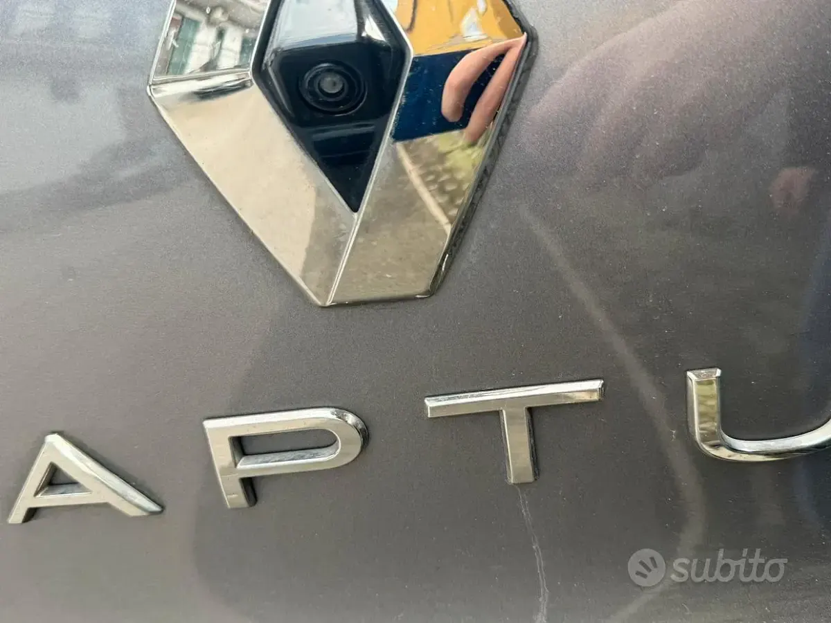 Usata Renault Captur Techno 101 CV (74 kW) 2023 Grigio SUV