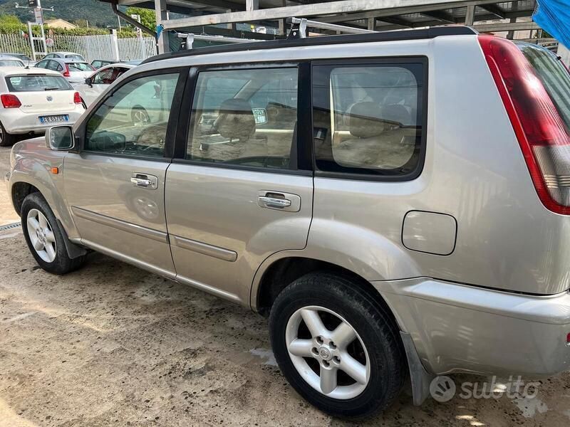 Usata Nissan X-Trail 114 CV (83 kW) 2002 Marrone SUV